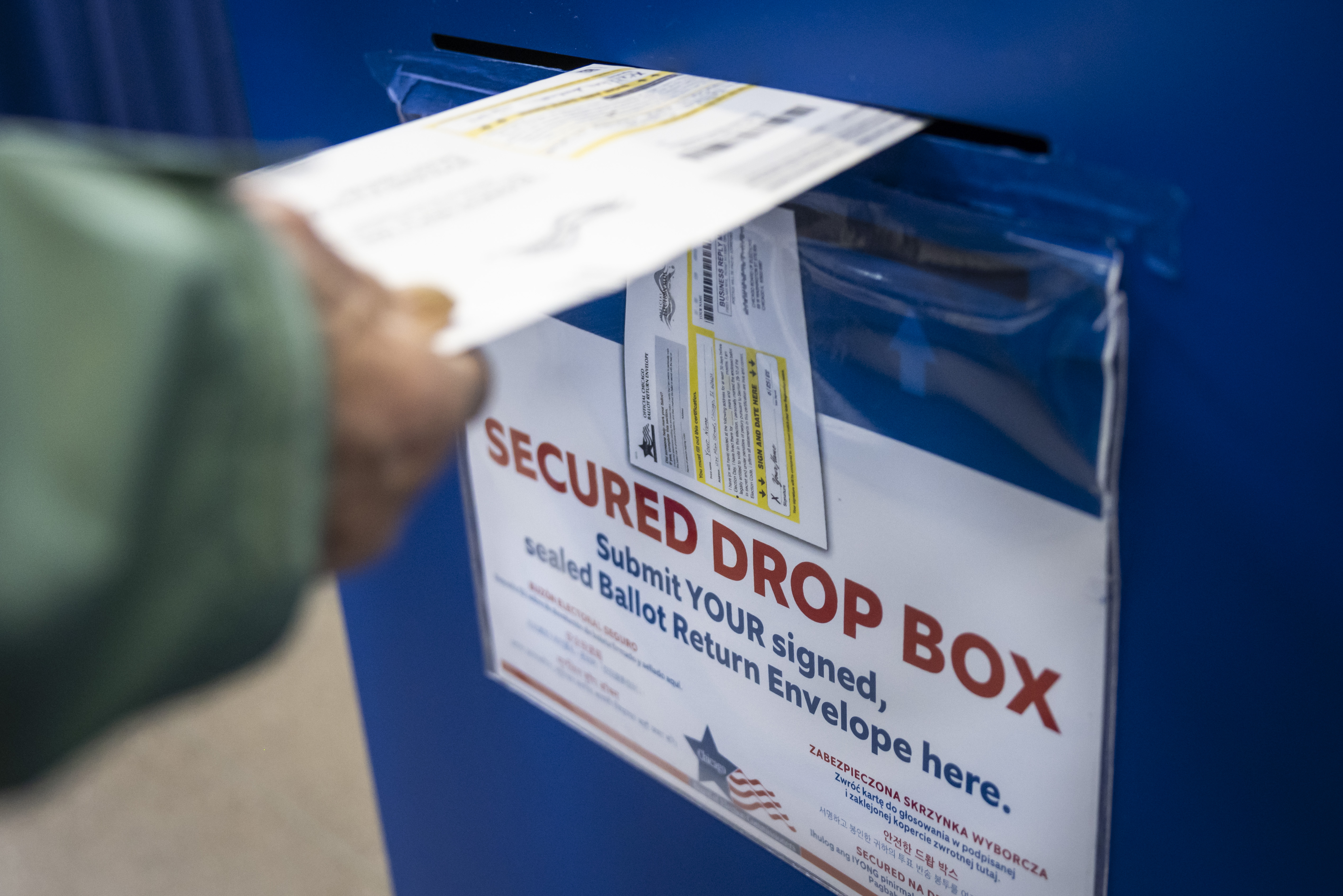 A citizen votes early in the 2024 presidential primary election at the Northtown Branch of the Chicago Public Library, at 6800 N. Western Ave., in the 50th Ward in West Ridge on the North Side, Monday, March 4, 2024. 