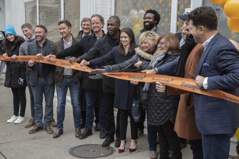 Ribbon cutting for Sunnyside Wrigleyville marijuana dispensary. Monday, November 15, 2021. | Brian Rich/Sun-Times