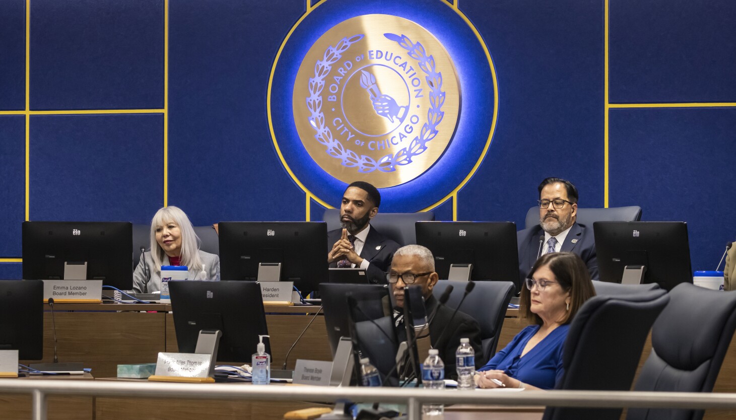 Chicago Public Schools wants parents, students to help interview CEO finalists