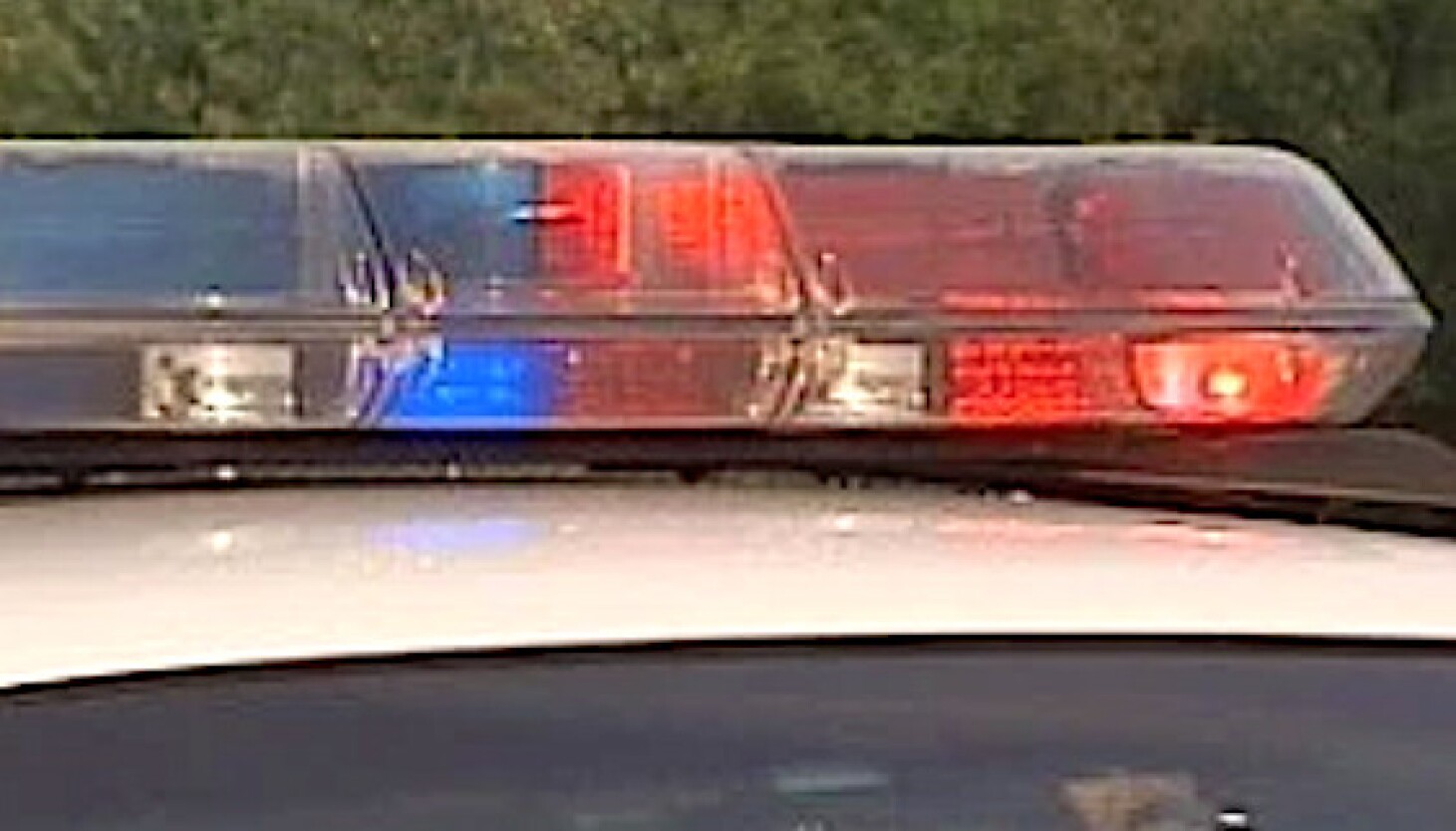 NextImg:Chicago police officer responding to burglary call in Woodlawn is wounded in knife attack