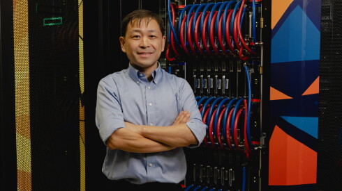 Kaiyu Guan in front of a supercomputer.