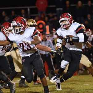 Cole Ferguson (9)of Yorkville runs. Worsom Robinson/For the Sun-Times.