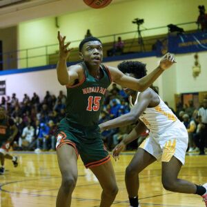 Morgan Park’s Karl Jones (15) sprints to a rebound against against the Simeon, Thursday 01-24-19. Worsom Robinson/For Sun-Times