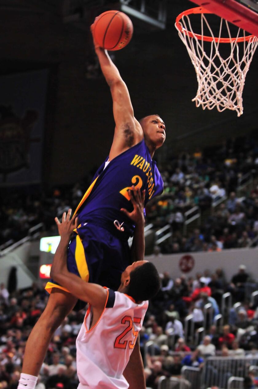 Jereme Richmond dunks over Sam Thompson.