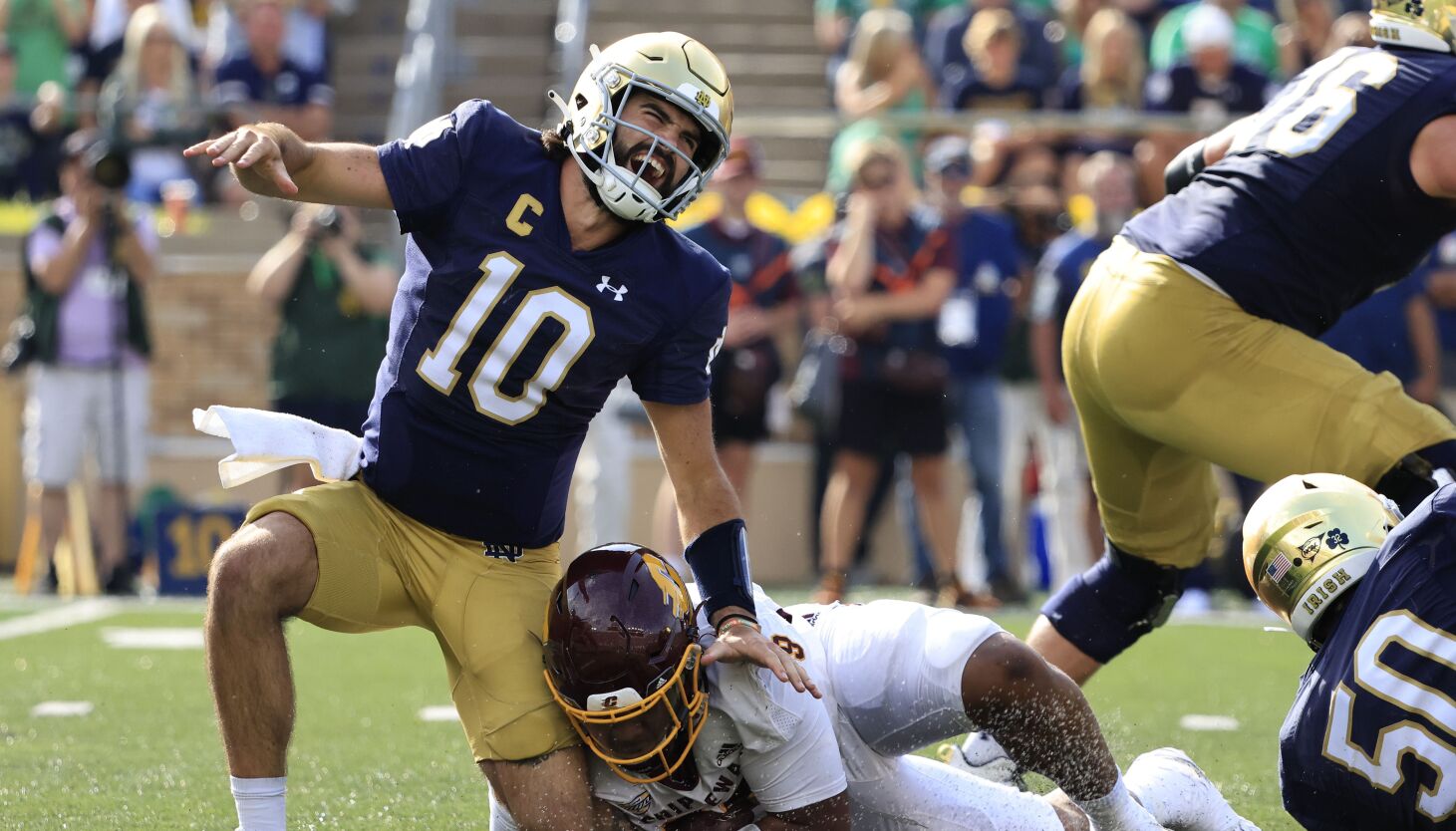 NextImg:Notre Dame rolls past Central Michigan