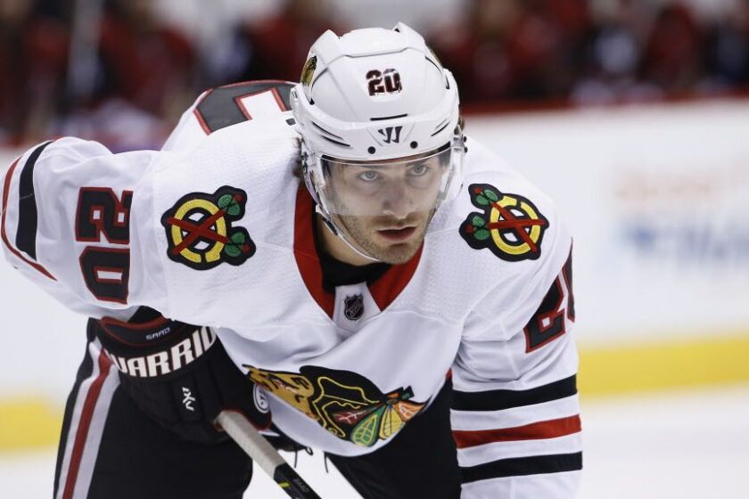 blackhawks_coyotes_hockey_74251175.jpg