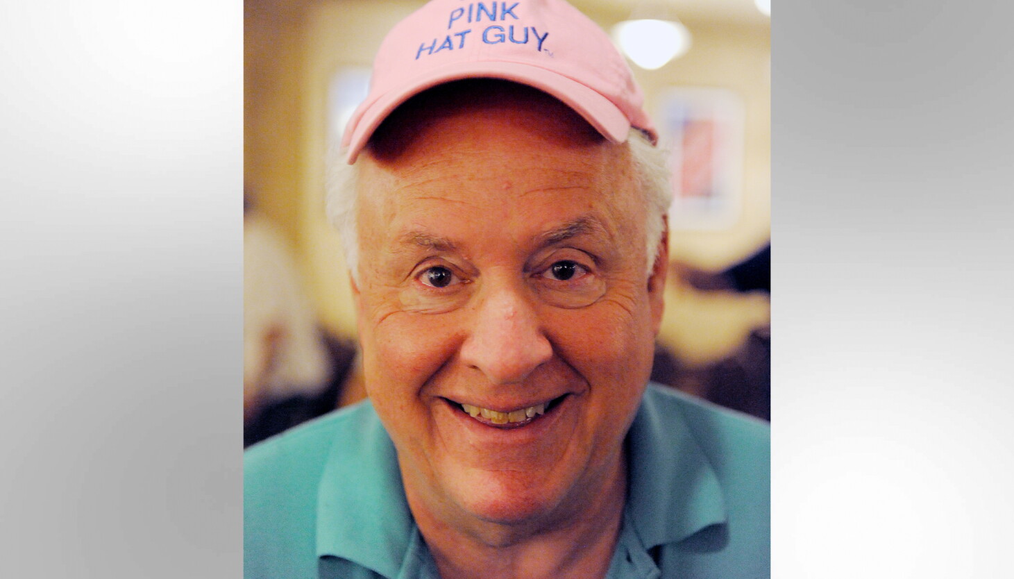 Ο Jim Anixter, επιχειρηματίας και superfan των Cubs, γνωστός ως «The Pink Hat Guy», πέθανε σε ηλικία 81 ετών. Ο Jim Anixter, επιχειρηματίας και superfan των Cubs, γνωστός ως «The Pink Hat Guy», πέθανε σε ηλικία 81 ετών.