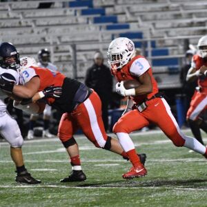 Kenwood’s Michael Harris (3) runs for a first down. Worsom Robinson/For the Sun-Times.