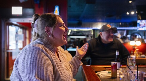 Erika Nelson reacts as she watches the game between the University of Illinois and University of Connecticut’s basketball teams at Mullen’s Sports Bar and Grill.