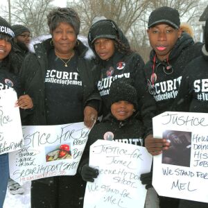 Beatrice Roberson is joined by family members (left to right) Myeisha Green, Beatrice Roberson, Deanna Green, Jayonn Akins (front), Ja-wil Green, and Ja-marion Green. | John Booz/For the Sun-Times
