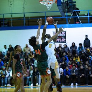 Simeon’s Kejuan Clements (0) makes his way to the basket against Morgan Park’s Deshawndre Washington (24), Thursday 01-24-19. Worsom Robinson/For Sun-Times