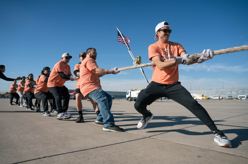 PLANEPULL_260927-2.jpg