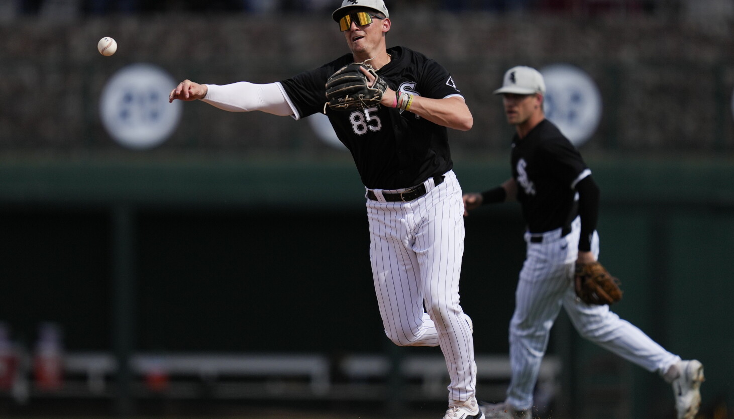Colson Montgomery, GM Chris Getz downplay concern over White Sox shortstop’s back Colson Montgomery, GM Chris Getz downplay concern over White Sox shortstop’s back
