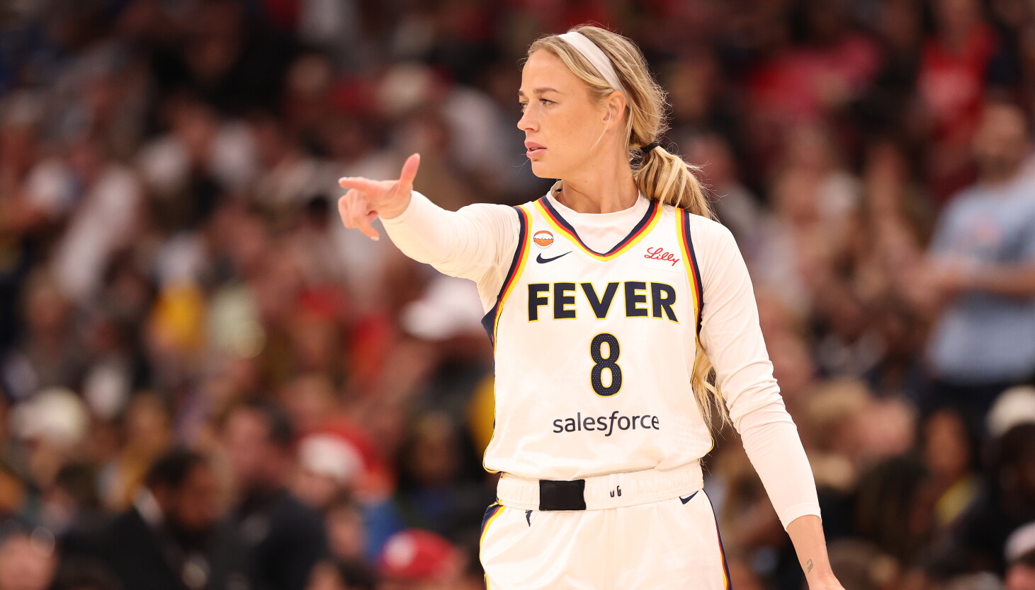 Sophie Cunningham draws dueling protests outside Sky-Fever game
