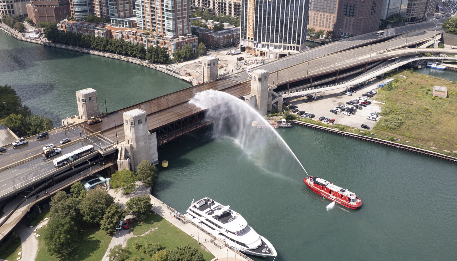 Photo: wbez.org DLSDBRIDGE_260903-06.jpg