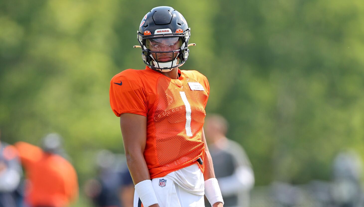NextImg:Justin Fields: ‘I’m not worried about contracts, I’m worried about wins’