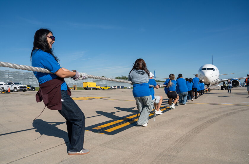 PLANEPULL_260927-7.jpg