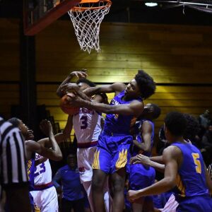 Curie’s Dajuan Gordon (3) (3) and Simeon’s Sincere Callwood (4) tussle. Worsom Robinson/For the Sun-Times.