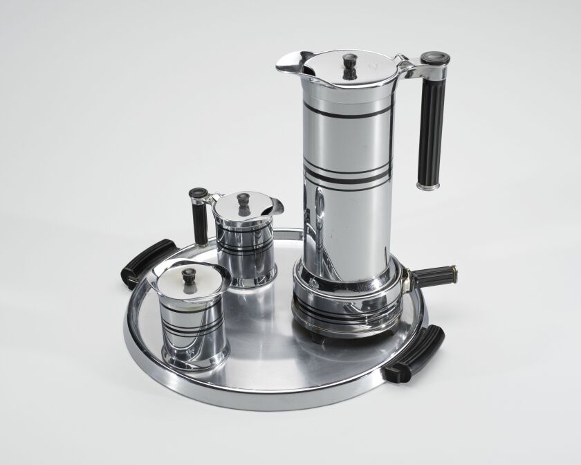 Electric Coffeemaster set, designed for the Chicago Flexible Shaft Company by Michael McArdle, 1935. Featured at “Modern by Design: Chicago Streamlines America” at the Chicago History Museum. | Courtesy Chicago History Museum