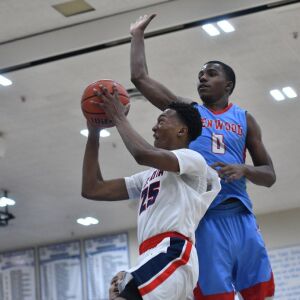 Kenwood’s Seryee Lewis (0) tries to block a shot. Worsom Robinson/For the Sun-Times.