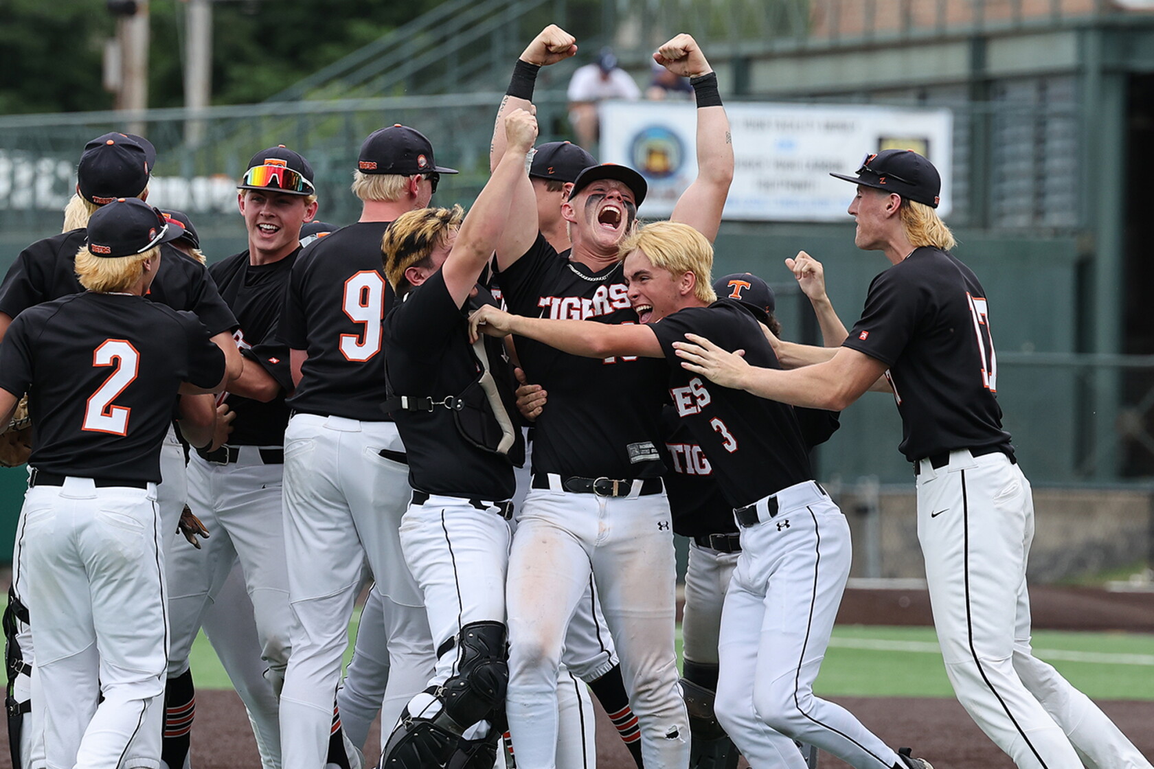 Crystal Lake Central keeps juices flowing, knocks off Lemont to win ...