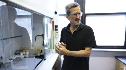 Timothy Koh, a professor of kinesiology and nutrition at the University of Illinois Chicago, in his lab at the UIC Department of Family and Community Medicine in 2025.
