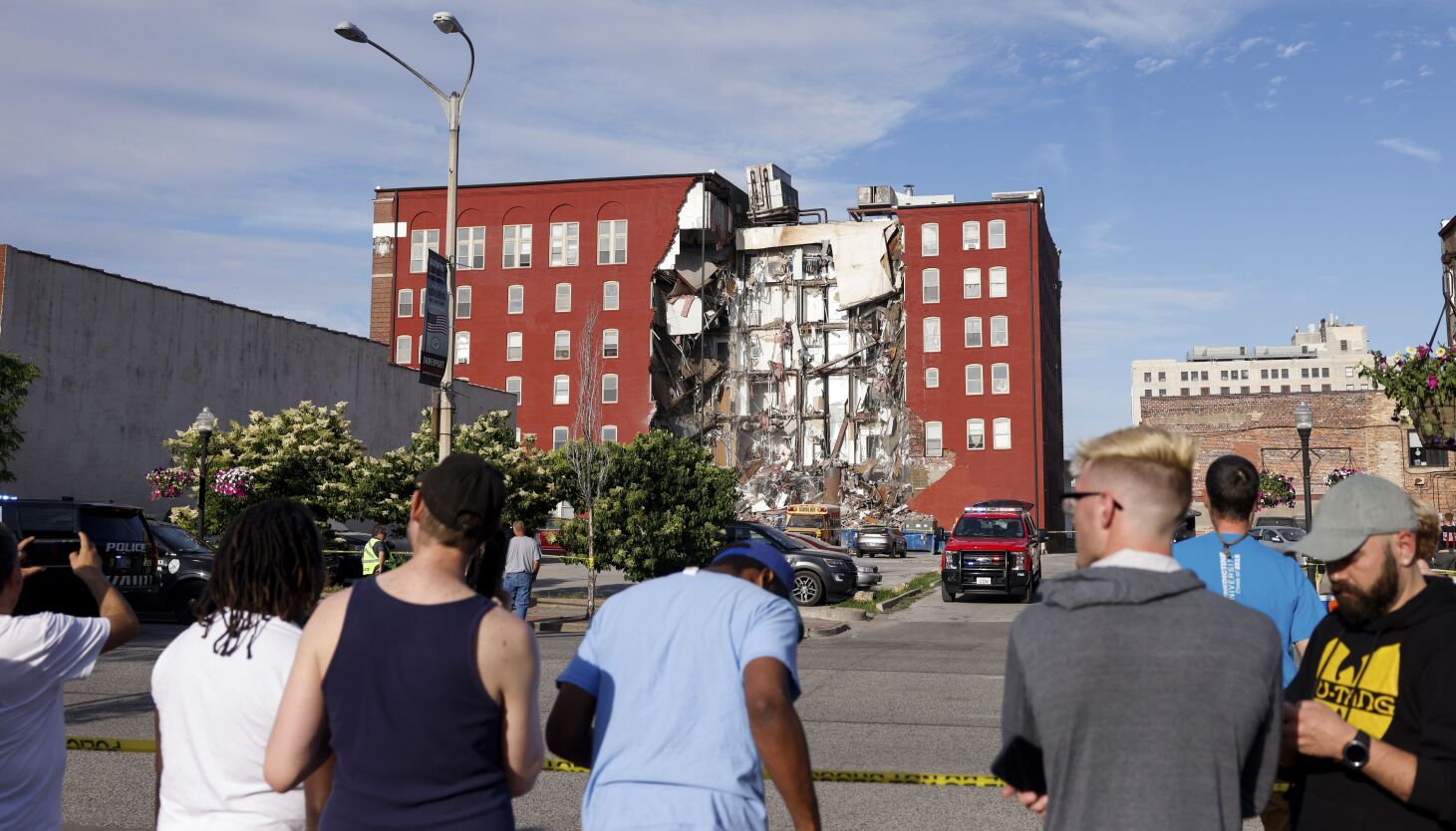 NextImg:Iowa apartment collapse leaves residents missing, rubble too dangerous to search