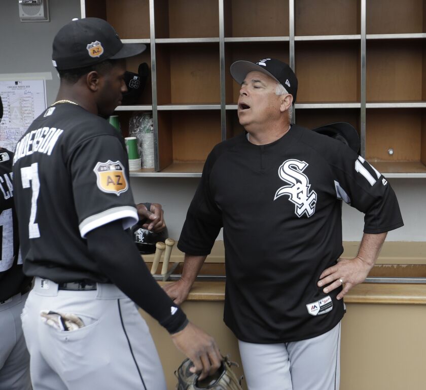 White Sox manager Rick Renteria talks to Tim Anderson before the game.