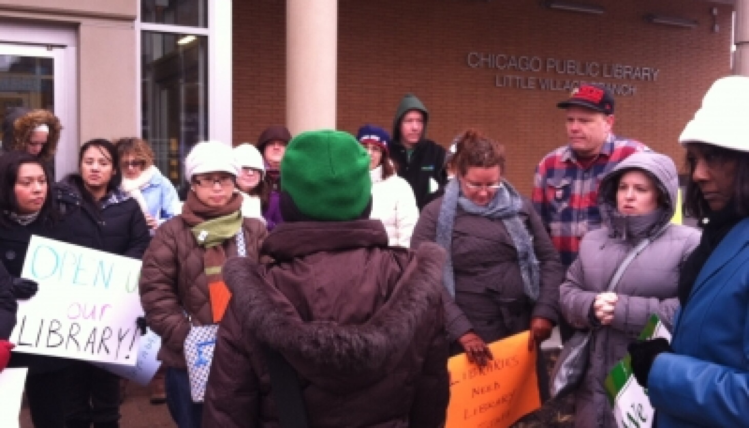 Library Displays Protested Library workers protest Monday hours - WBEZ Chicago