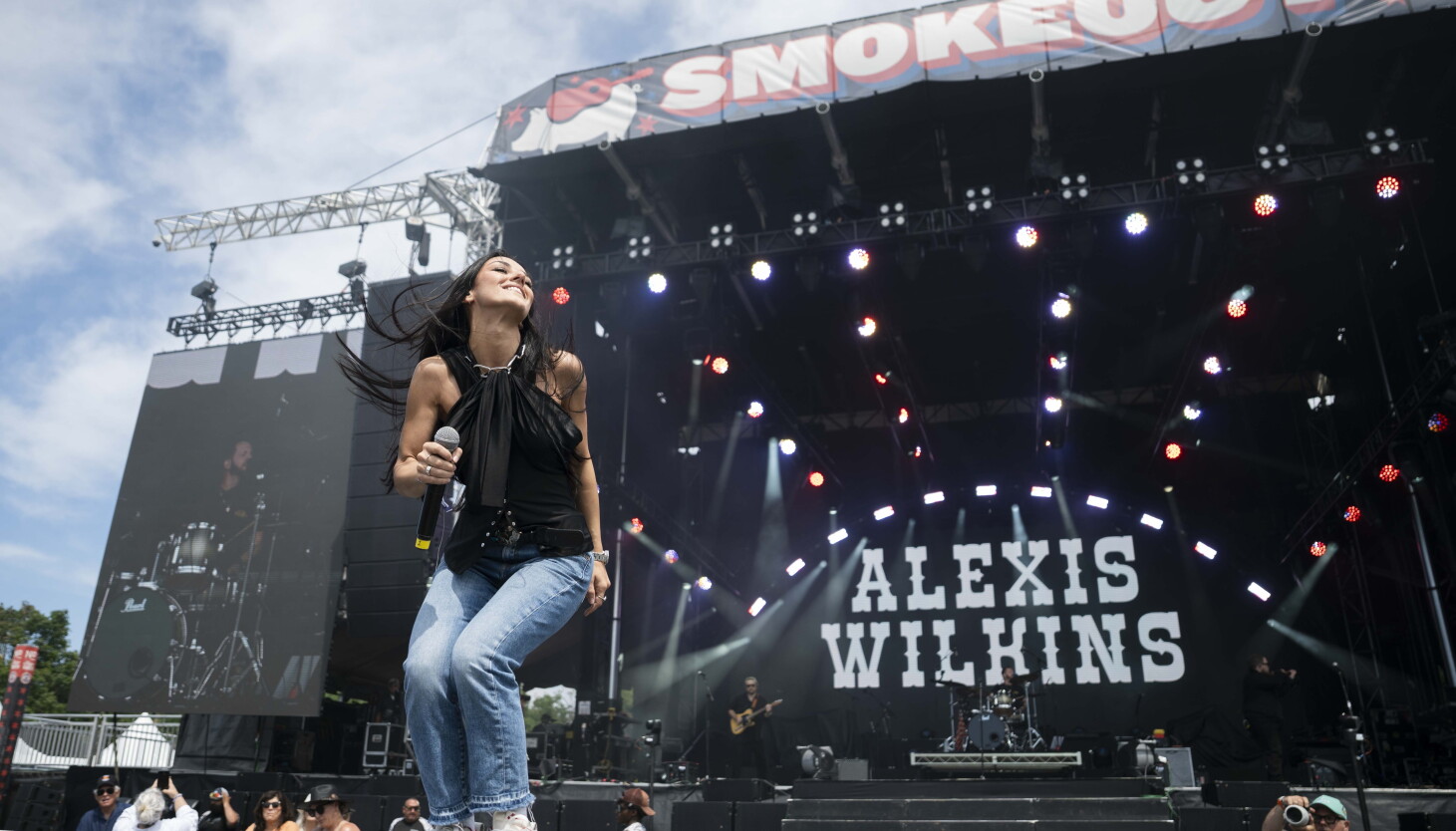 Alexis Wilkins, namorada do diretor do FBI Kash Patel, se apresenta no Windy City Smokeout