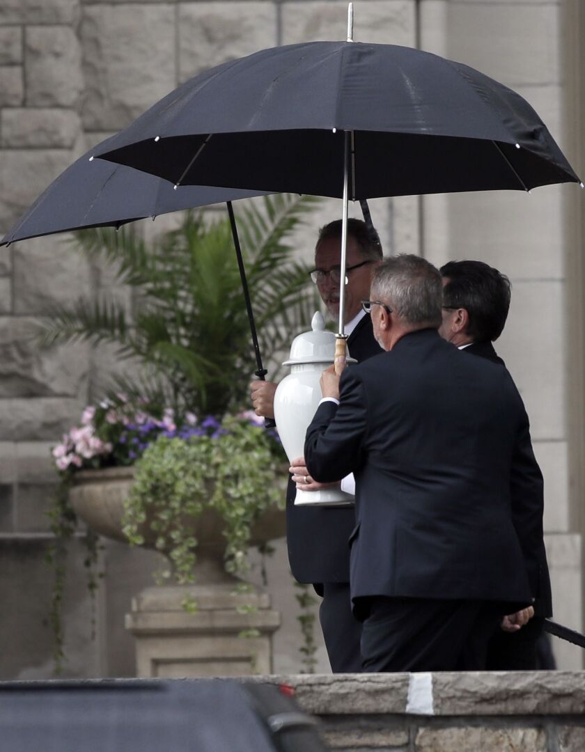 Funeral directors carry the remains of Kate Spade into services at Our Lady of Perpetual Help Redemptorist Catholic Church in Kansas City, Mo., Thursday, June 21, 2018.| AP Photo/Orlin Wagner