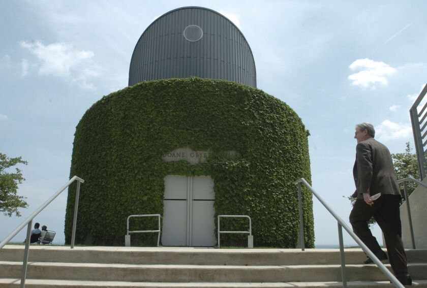 Larry Ciupik outside the Doane Observatory in 2005, the year the Adler Planetarium marked its 75th anniversary. | Sun-Times file photo