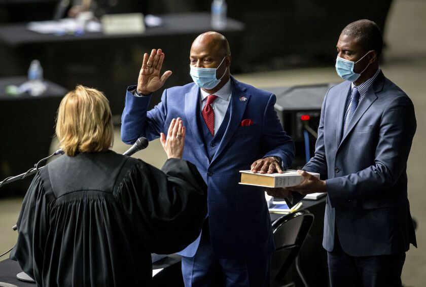 Newly elected House Speaker Emanuel “Chris” Welch takes the oath of office at the Illinois House of Representatives at the Bank of Springfield Center in January.