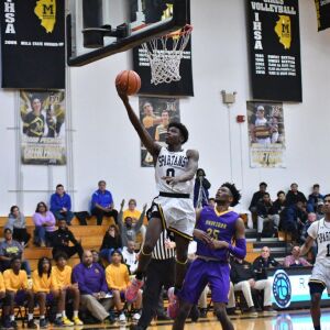 Marian Catholic’s Joe Green (0) makes a finger roll. Worsom Robinson/For the Sun-Times.