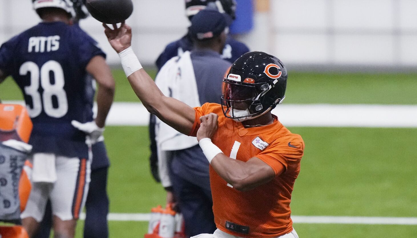 NextImg:Bears offensive coordinator Luke Getsy bullish on Justin Fields’ progress