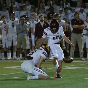 Loyola’s Nate Van Zelst (15) makes a field goal. Worsom Robinson/For the Sun-Times.