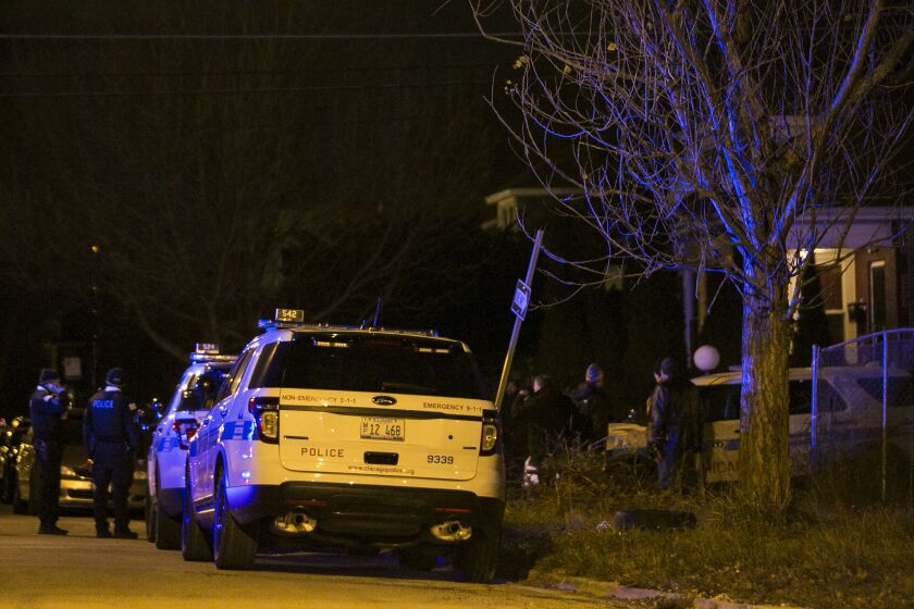 Chicago Police investigate in the 9500 block of South Calumet early Thursday, Dec. 7, 2017. An officer was shot in the hand during a foot pursuit Wednesday night, and taken in good condition to Christ Medical Center in Oak Lawn. | Ashlee Rezin/Sun-Times