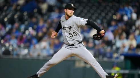 White Sox relief pitcher Duncan Davitt throws during the eighth inning of a baseball game to make his major league debut against the Kansas City Royals, Friday, April 10, 2026, in Kansas City, Mo.