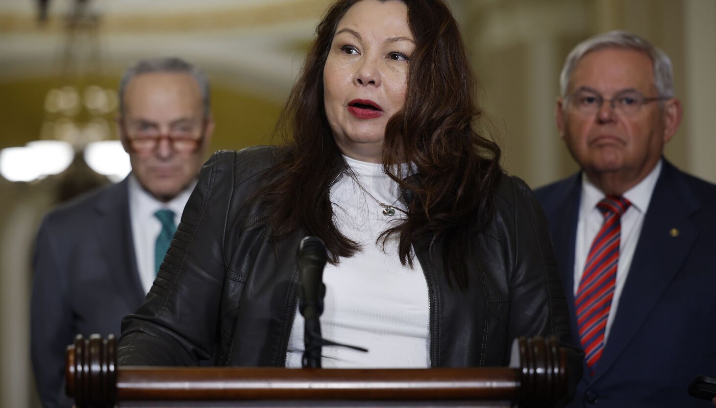 NextImg:Duckworth touts Illinois clean energy advancements in trip to Romania, U.K., tries to reassure allies about Ukraine funding