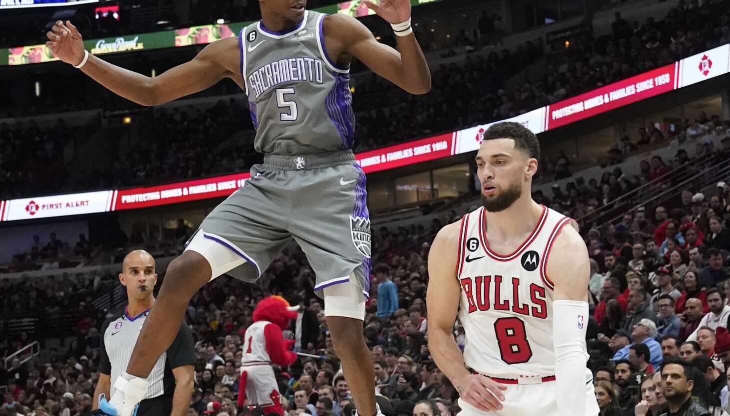 NextImg:Trade talk for Bulls guard Zach LaVine has quieted ... but give it time