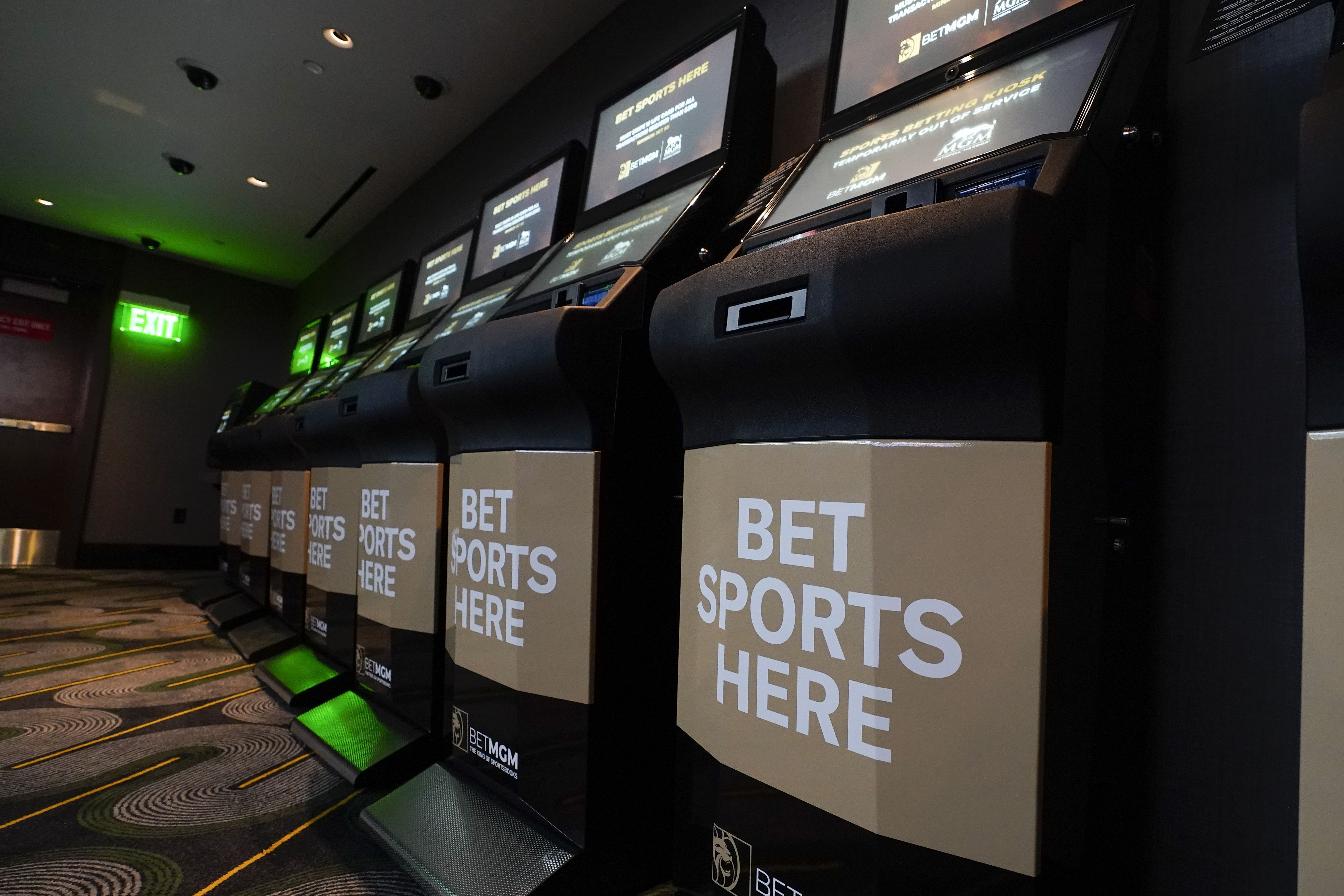 City Council lifts Chicago ban on sports betting — and imposes a 2% tax - Chicago Sun-Times