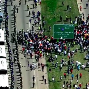 Protesters march on the inbound Dan Ryan Expressway. | Courtesy of ABC 7 – WLS Chicago
