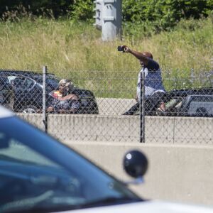 Motorists watch the Dan Ryan protest. | Ashlee Rezin/Sun-Times
