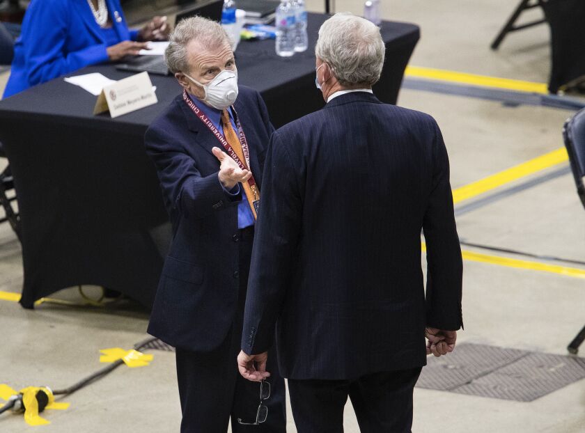 House Speaker Mike Madigan, D-Chicago, left, speaks with House Republican Leader Jim Durkin last month.