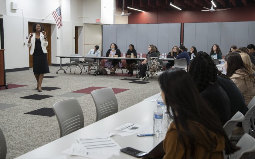 Georgetown University lecturer and former FBI intelligence analyst Jorhena Thomas speaks to Argo Community High School students.