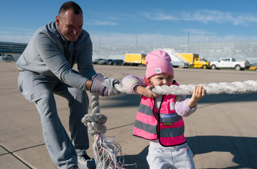 PLANEPULL_260927-3.jpg