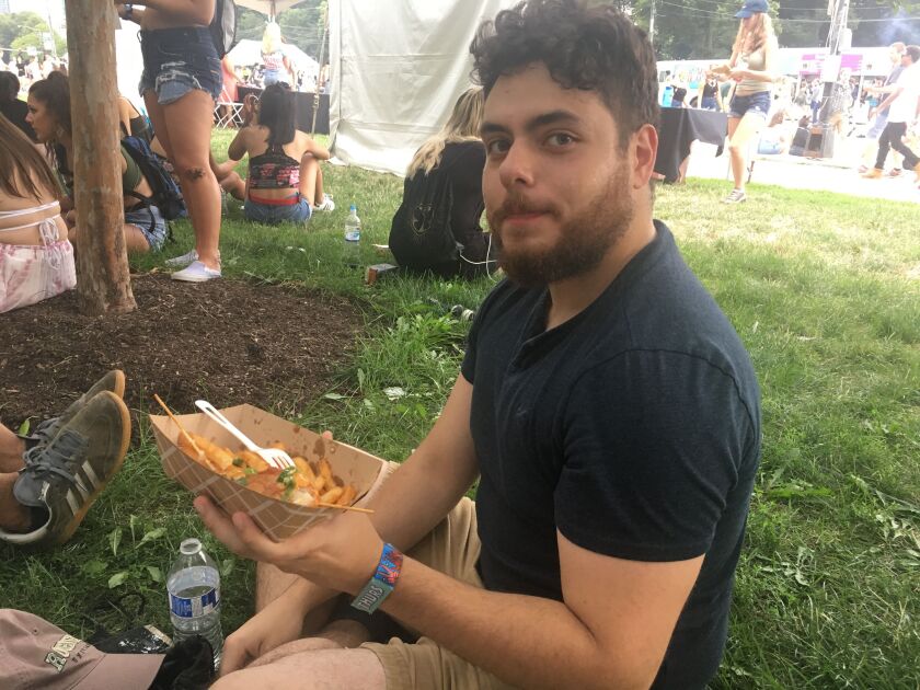 Lolla Noms: Sriracha fries and chicken skewers | Amanda Svachula/Sun-Times