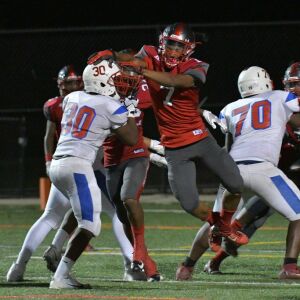 Hubbard’s Montrell Evans (7) tries to block a field goal. Worsom Robinson/For the Sun-Times.