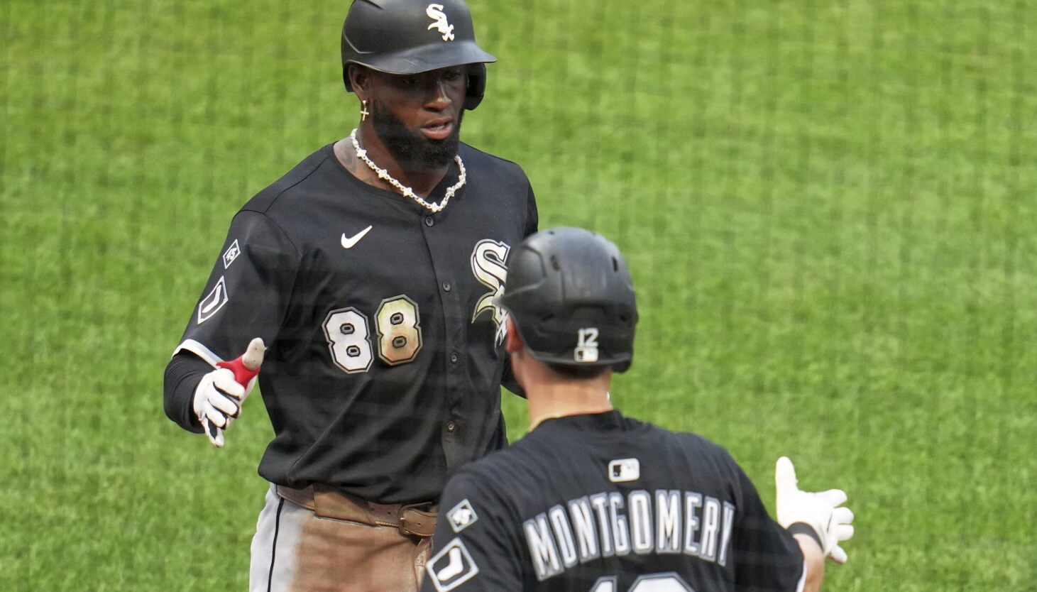 Luis Robert Jr. flashes his two-way ability in White Sox’ 10-1 victory vs. Pirates Luis Robert Jr. flashes his two-way ability in White Sox’ 10-1 victory vs. Pirates