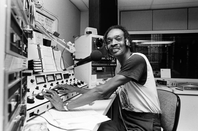 Herb Kent at work on the air in 1982. | Sun-Times Print Collection